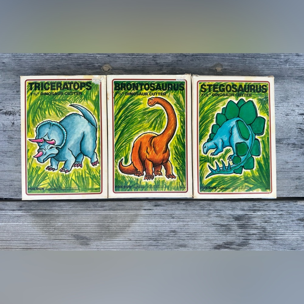 3 large vintage dinosaur cookie cutters 🦕